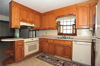 5th image of 6815 Dorchester Ct