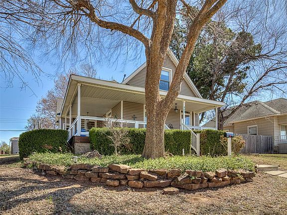 3rd image of 403 S Hoff Ave