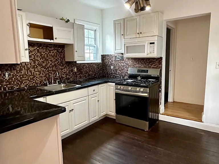 8 Peacevale Rd — Photo 4