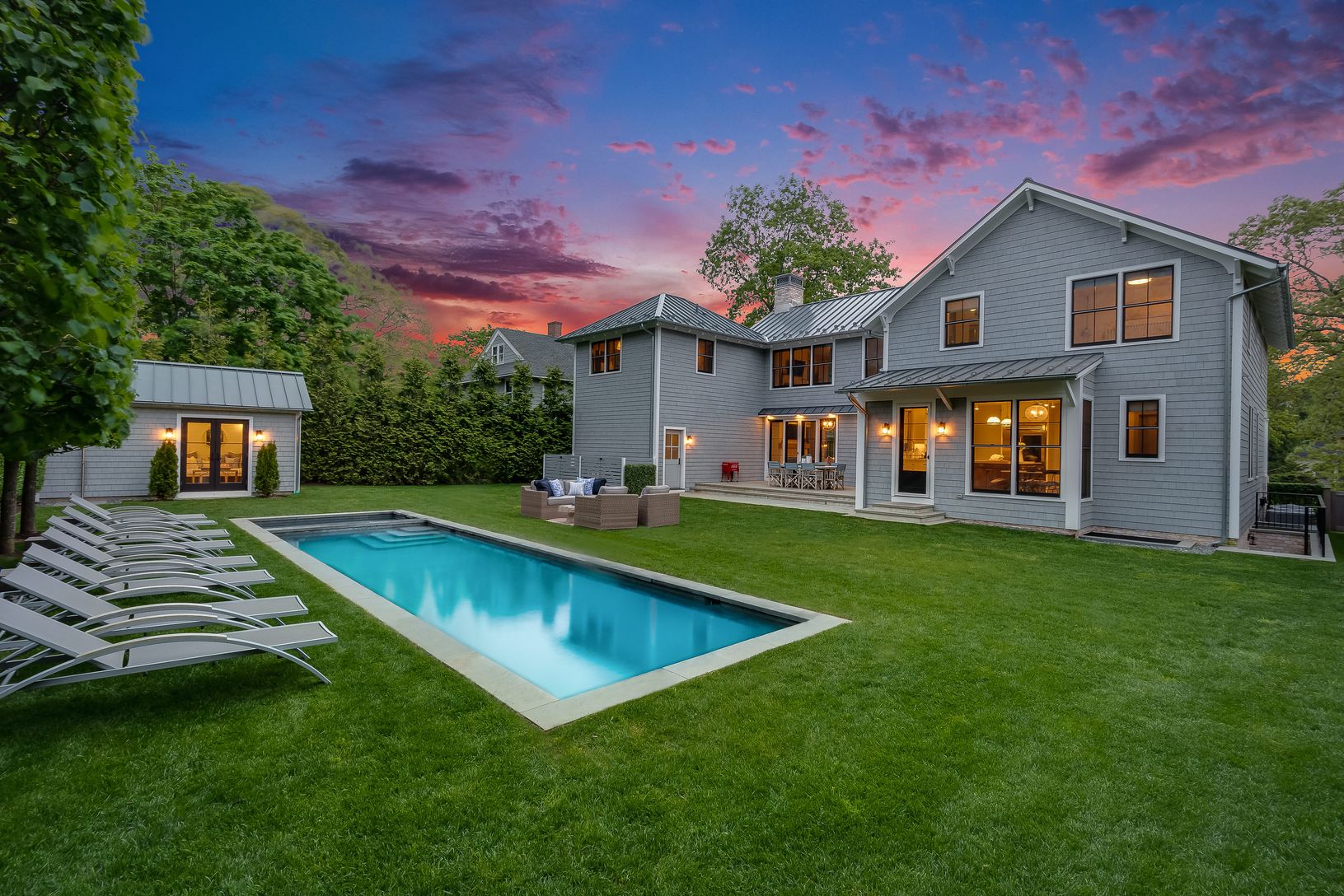  Beautiful yard with pool and pool house
