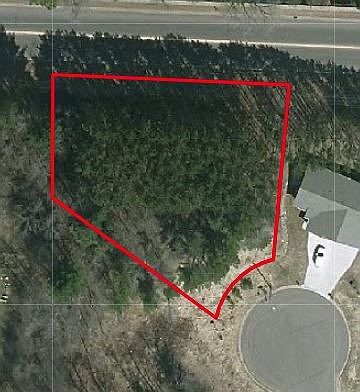2nd image of 950 Emerald Court