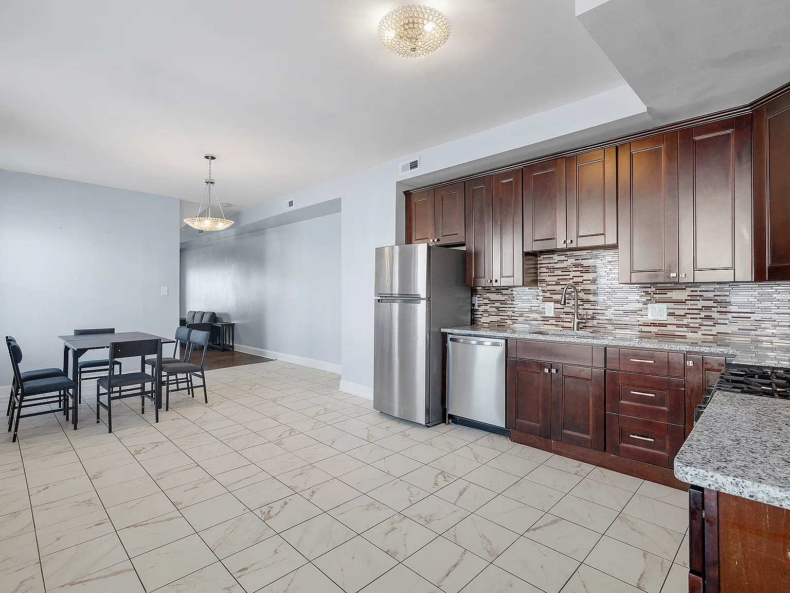4 bed, $2,200 — Photo 4