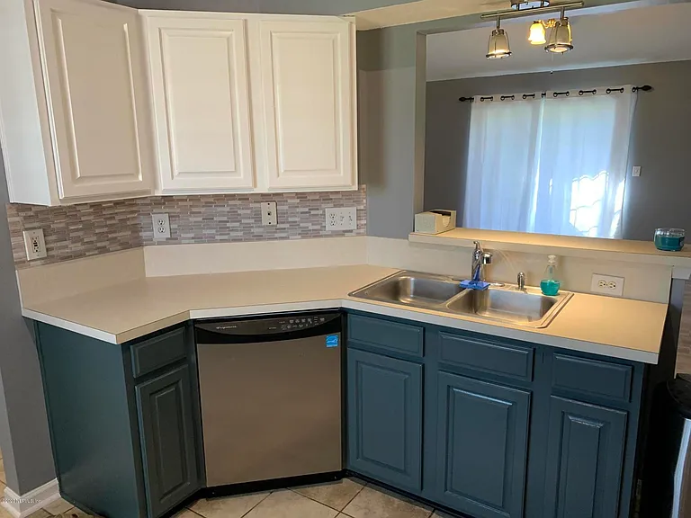 12018 Sunchase Dr — Photo 7