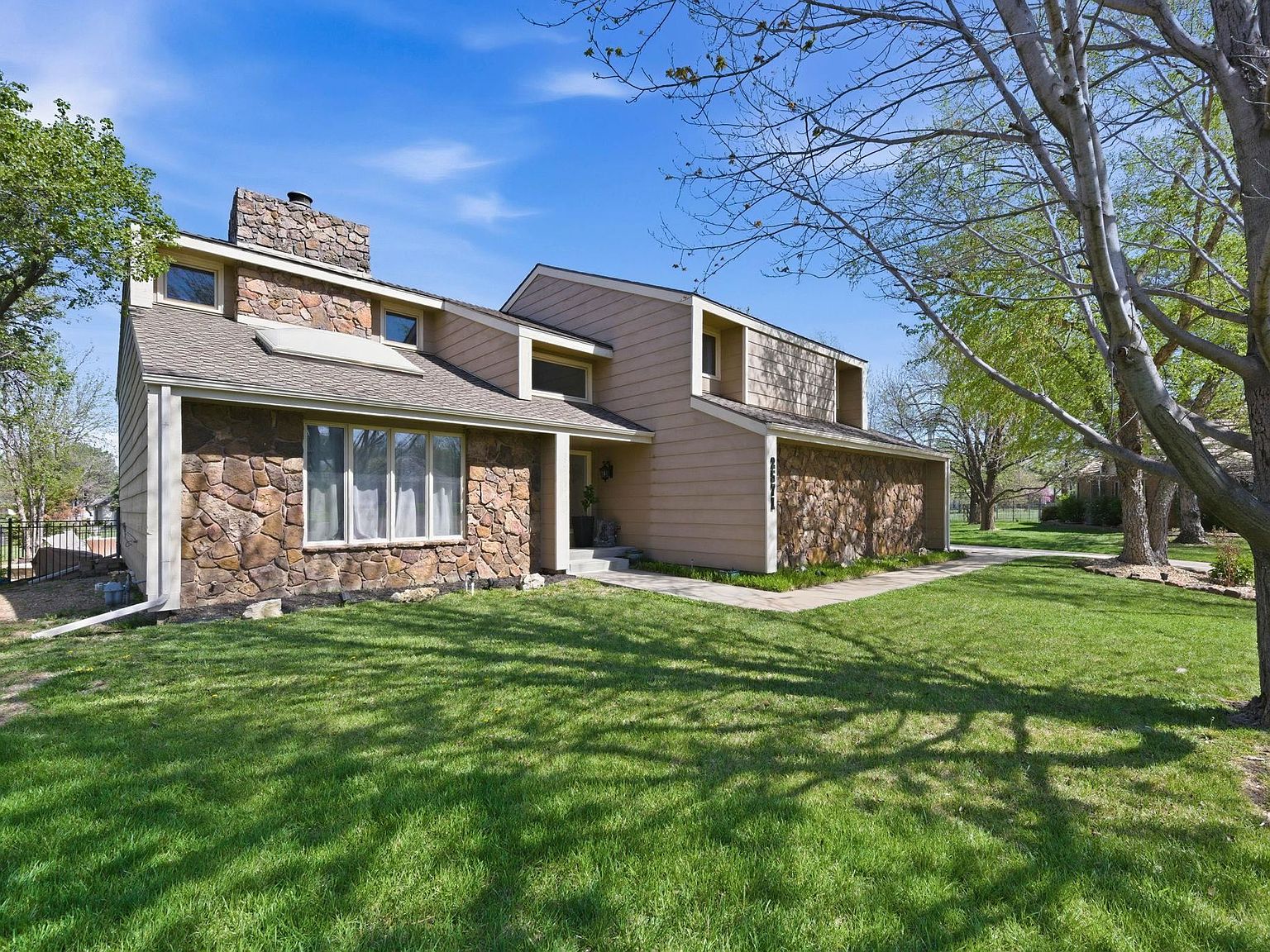 2571 N Greenleaf Ct