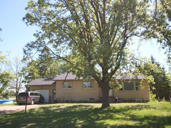 106 Roosevelt St SW, Staples, MN 56479