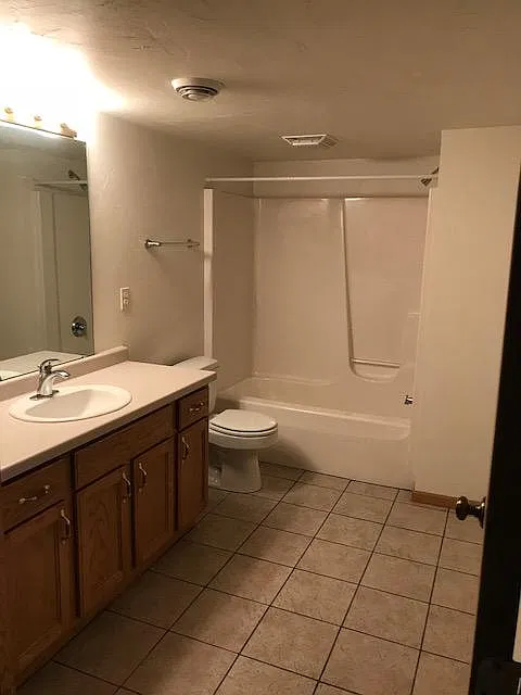 3 bed, 1800 sqft, $1,850 — Photo 4
