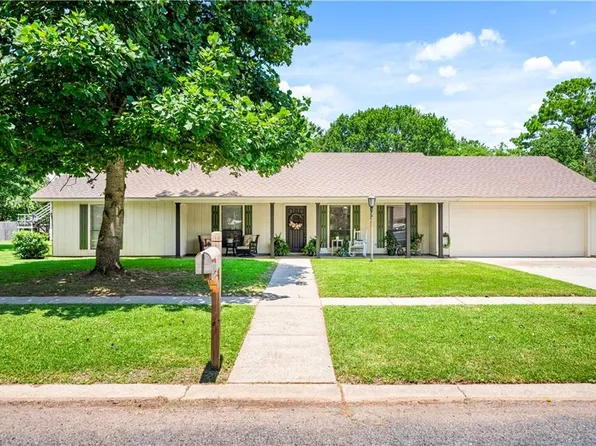516 Oakland Dr, Natchitoches, LA 71457
