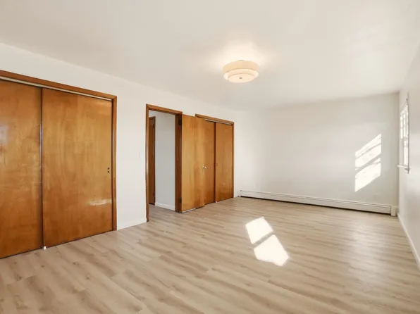 576 Avenue East image 14 of 17