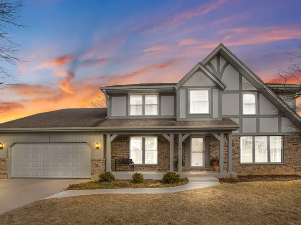 521 W Hawthorne Blvd, Mundelein, IL 60060