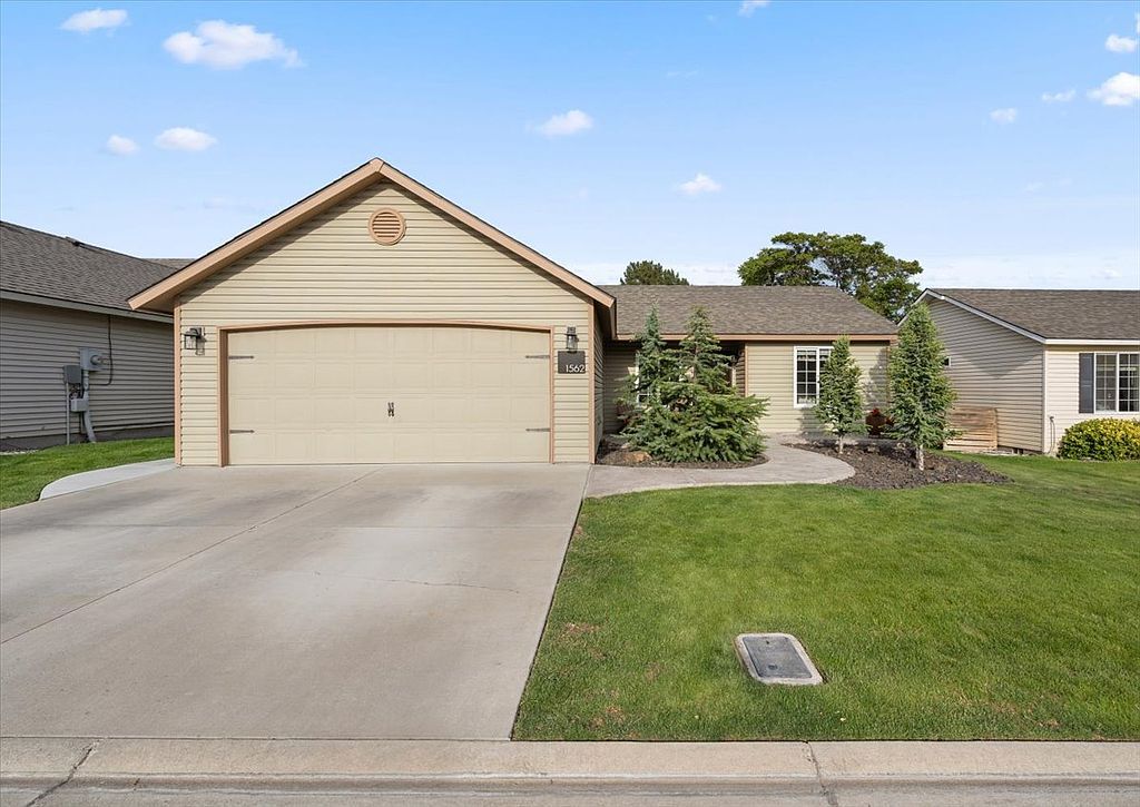 1562 Foxglove Ave - Property Image