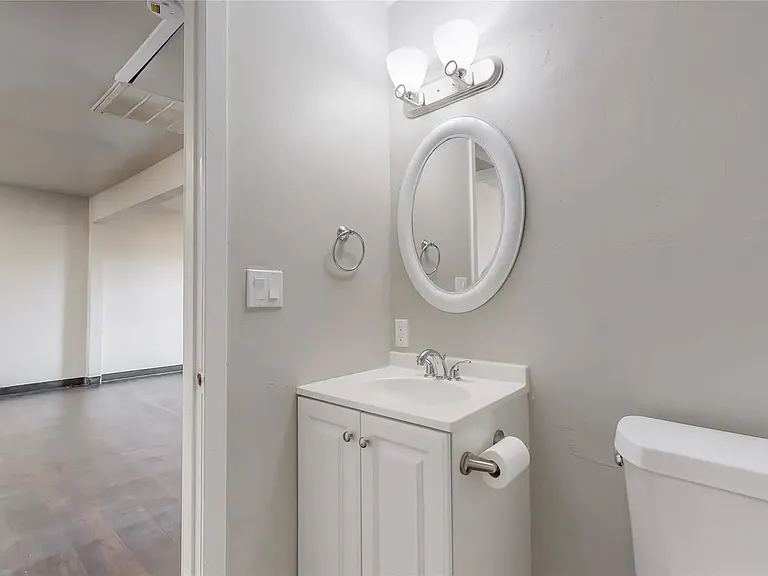 3810 Cotton Ln — Photo 2