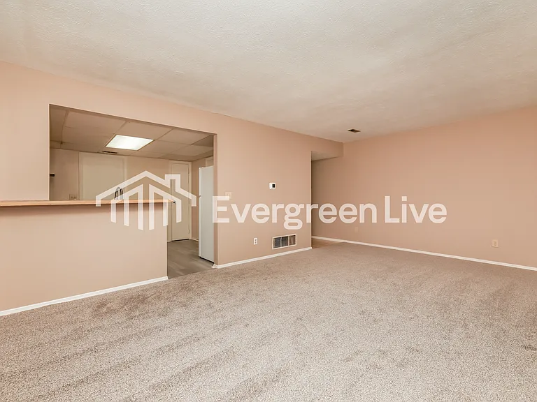 2465 Cross Village Dr — Photo 4
