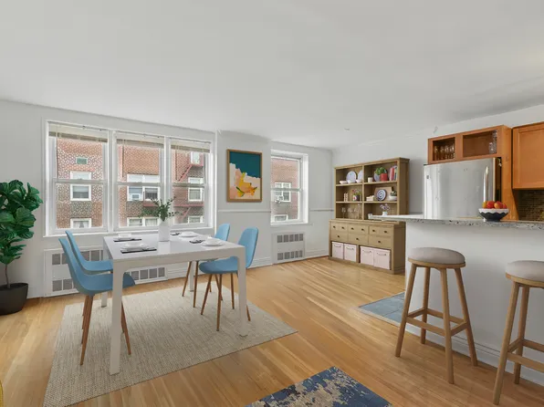 400 East 17th Street 711 image 3 of 16