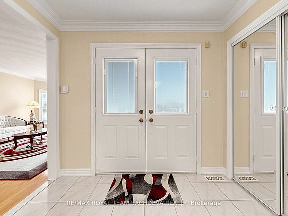 4th image of 11 Devonridge Cres