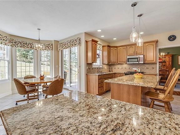 4th image of 327 Steeplechase Dr