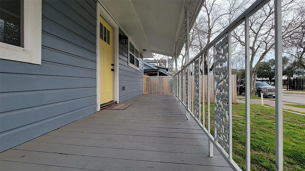 2 bed, 952 sqft, $1,650 — Photo 2
