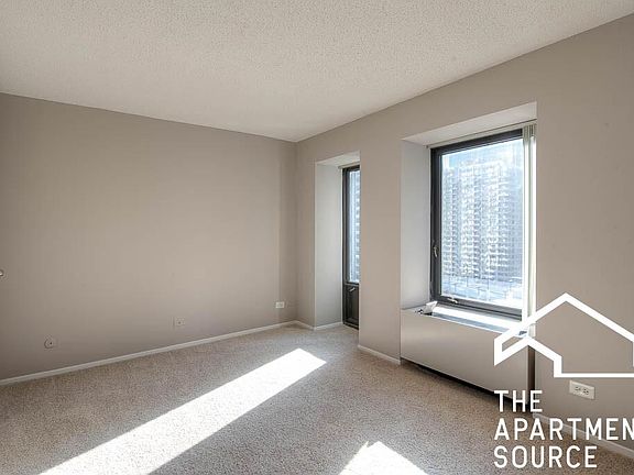 5th image of 442 E Erie St #1001