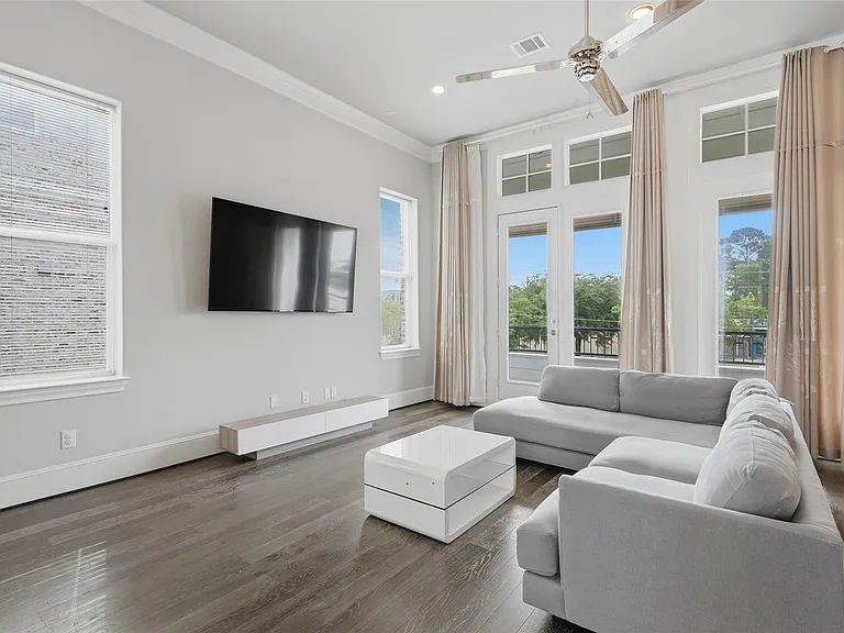 8612 Emnora Ln — Photo 17