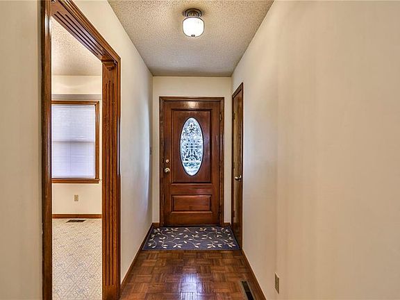 5th image of 2622 Mohican Ave