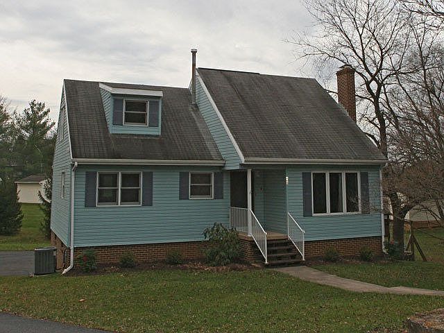 1st image of 445 Dexter Dr