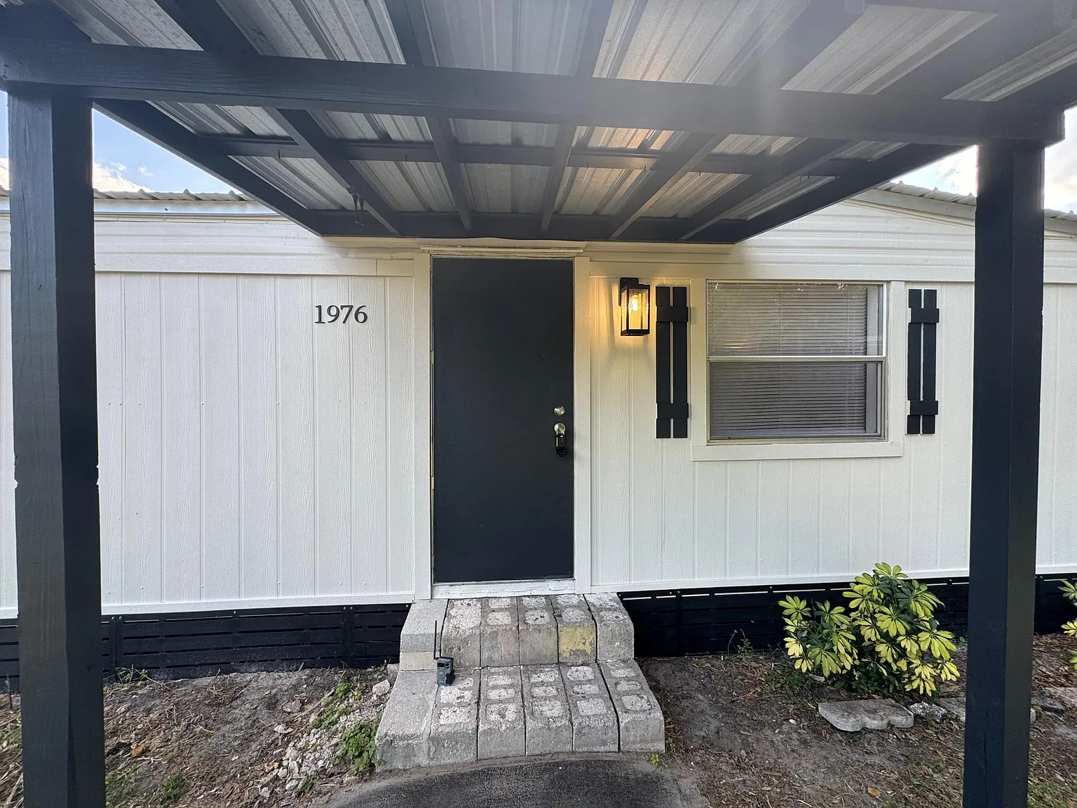1976 Lavon St — Photo 4