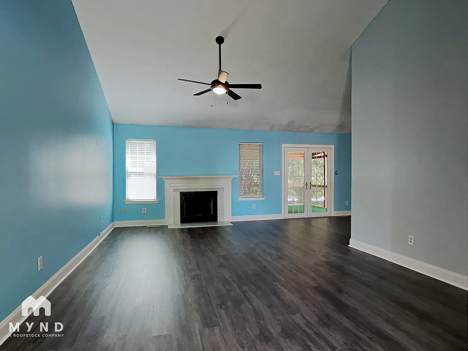 3 bed, 2.0 bath, 1214 sqft, $1,815 — Photo 2
