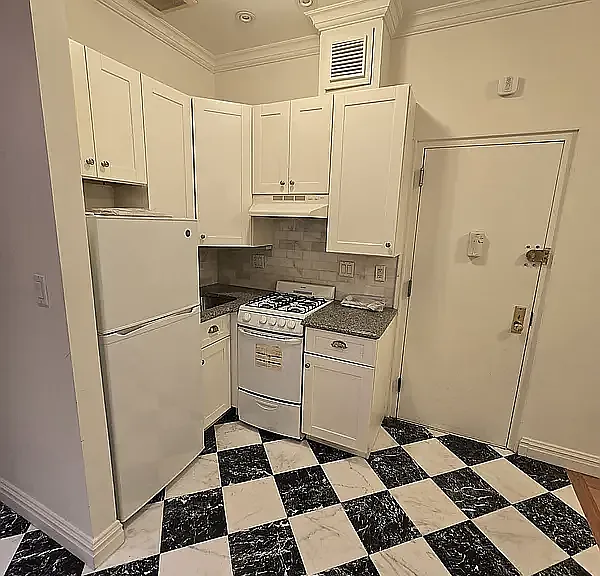 334 E 73rd St #5A — Photo 7