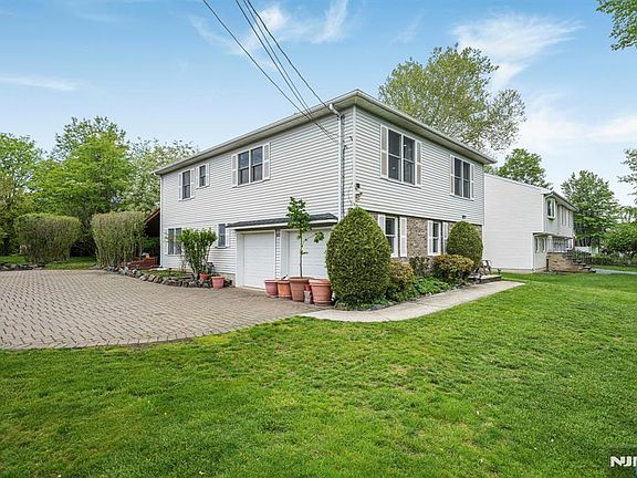 2nd image of 433 Tappan Rd