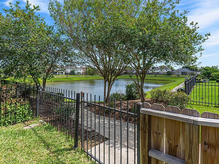 22206 Bridgestone Pine Ct — Photo 8