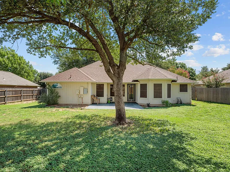 2604 Bluebonnet Valley Dr — Photo 28