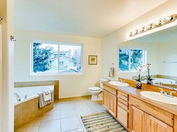 2nd image of 8661 Sungate Pl NE