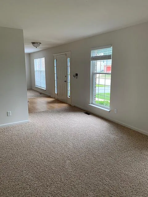 4 bed, 2.5 bath, 2300 sqft, $3,295 — Photo 3