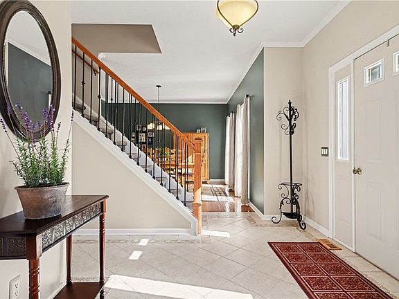 3rd image of 5 Knollwood Dr