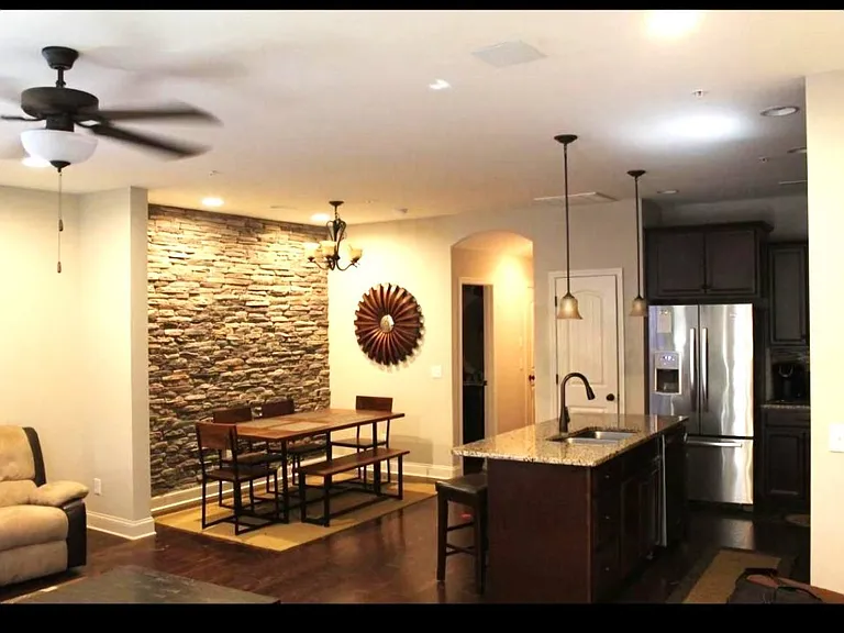 220 Bixby Private Ln — Photo 5