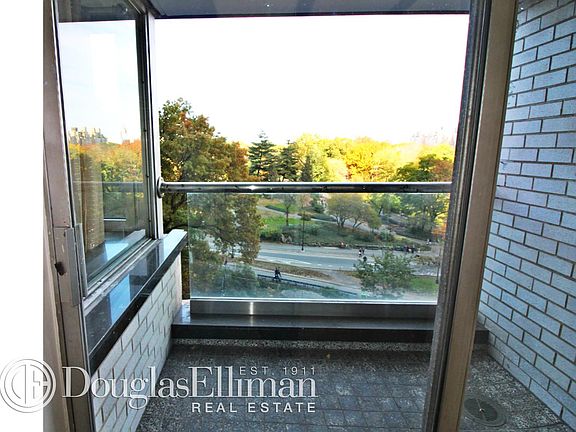 4th image of 116 Central Park S APT 7N
