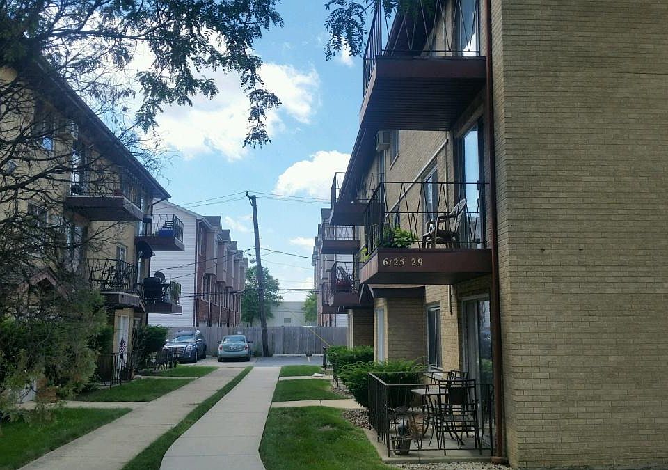 1st image of 6125 W 64th Pl #3