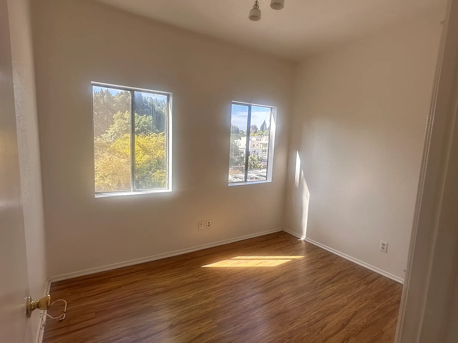2 bed, 700 sqft, $2,200 — Photo 3