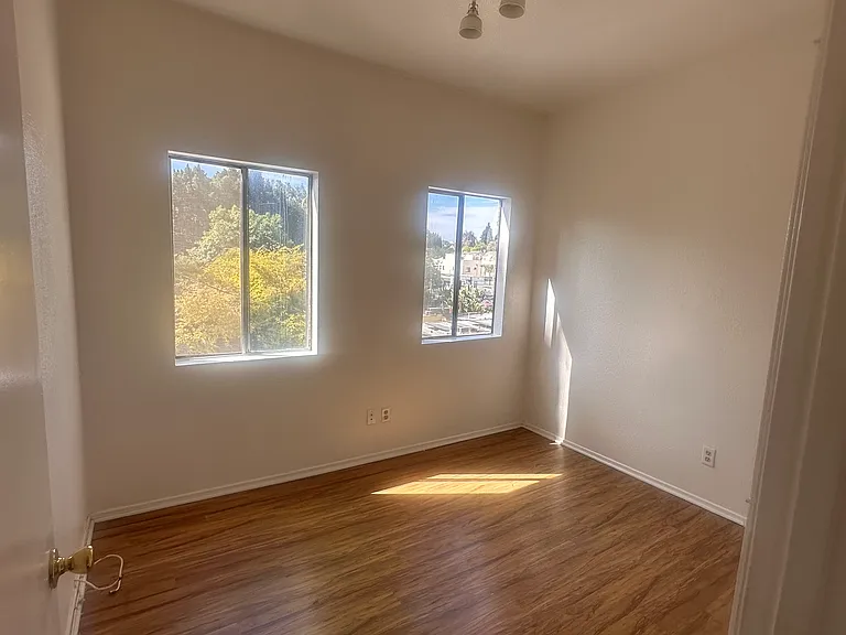 821 N Vendome St #16 — Photo 3