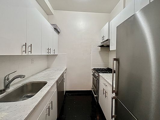 4th image of 235 E 83rd St #1D
