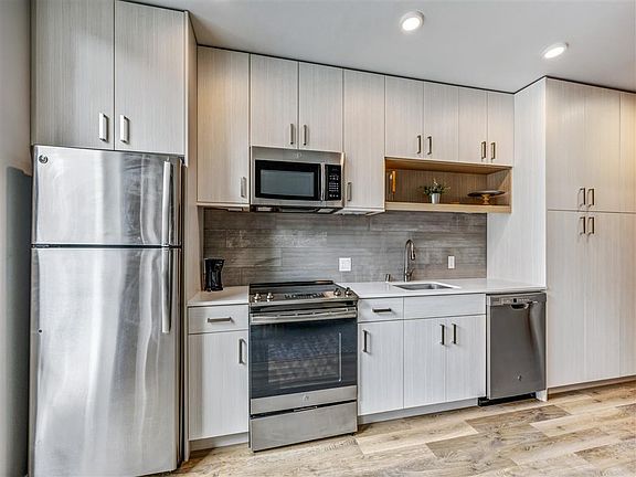 5th image of 403 Dexter Ave N #4639021