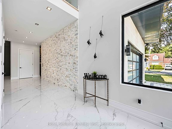 4th image of 52 Grantbrook St S