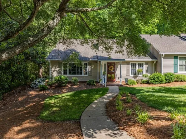25 Brownstone Ln, Greensboro, NC 27410