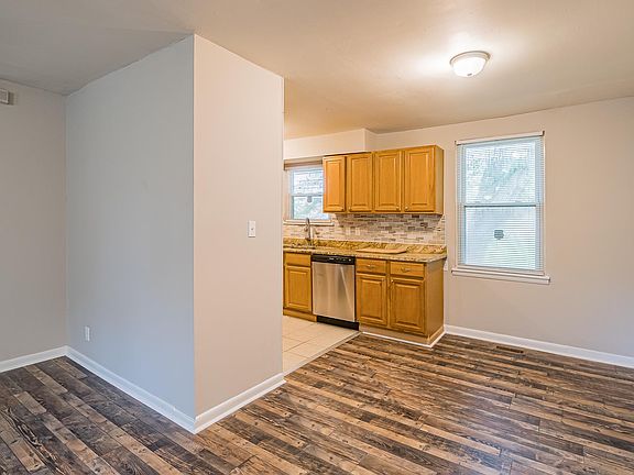 5th image of 321 Woodale Dr