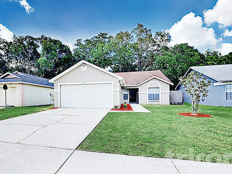 1718 Brandon Trace Ave — Photo 3