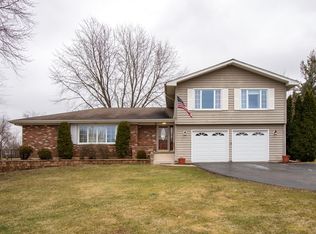 5N055 Ridge Ln, Wayne, IL 60184