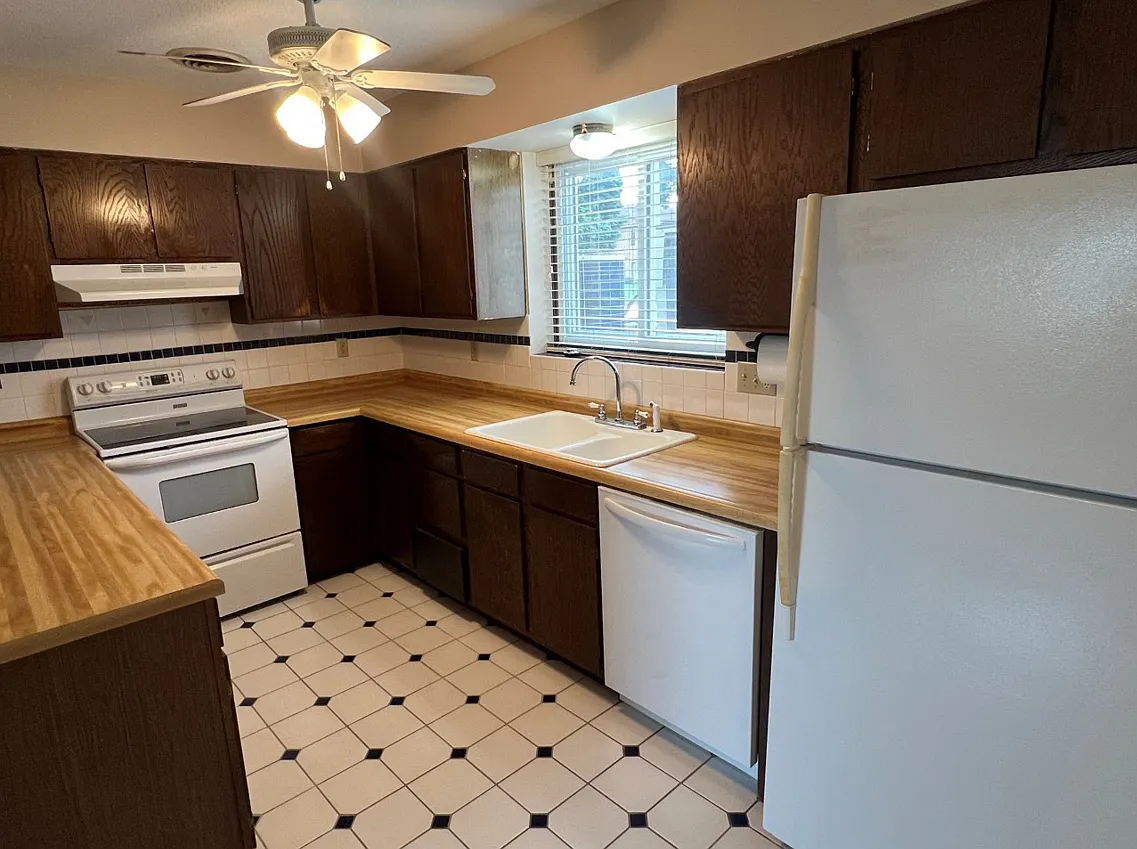 2 bed, $1,050 — Photo 3