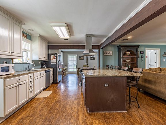 5th image of 297 Lark Dr
