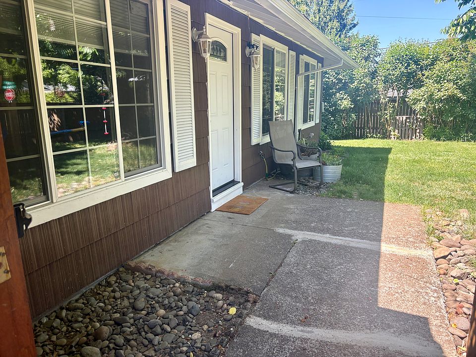 1st image of 15511 SE Lark Ave