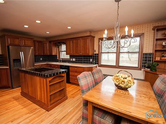 5th image of 1820 Glen Ellyn Dr