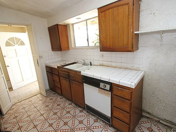 3rd image of 8316 Emerado Cir